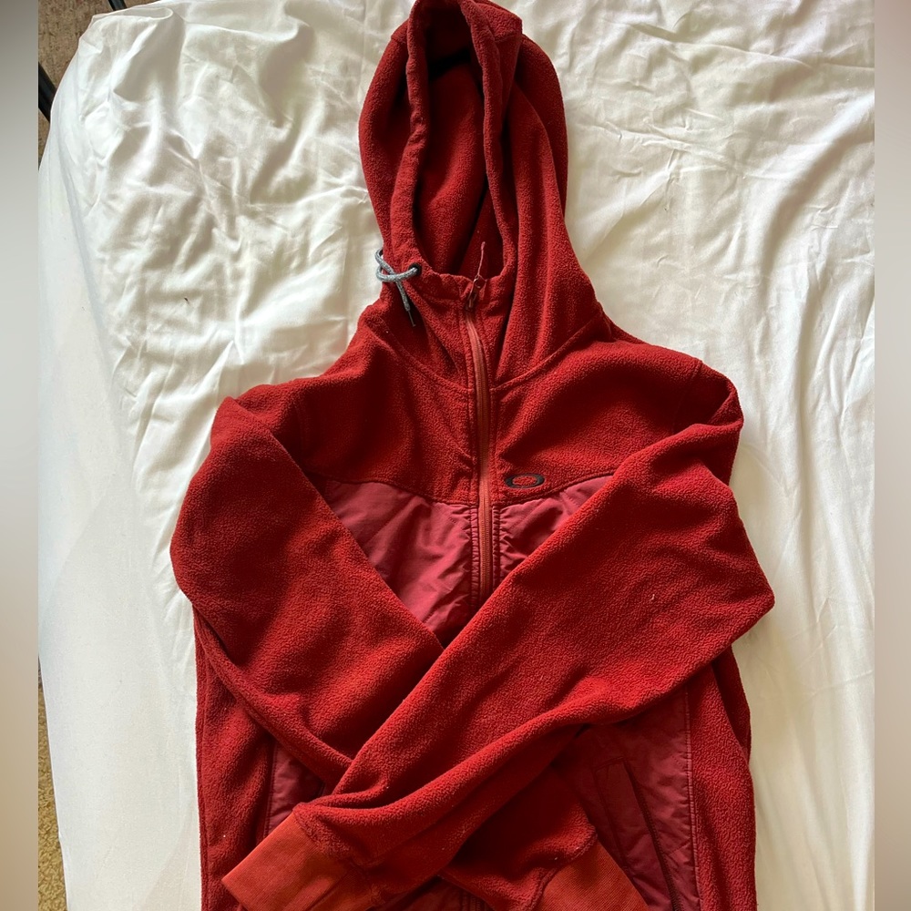Maroon Oakley Women's Small Zip Up.